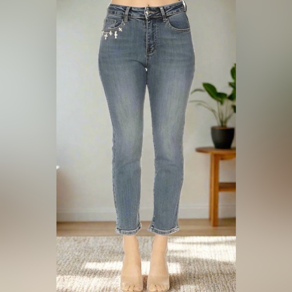 NEW Ripped Jean Capris, Distressed Denim Crop Pants Womens Sizes XS/S/M/L/XL